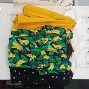 Girls Old Navy 4 Shirt Bundle. Size L (10-12)